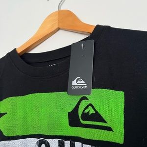 BNWT graphic tee || quicksilver